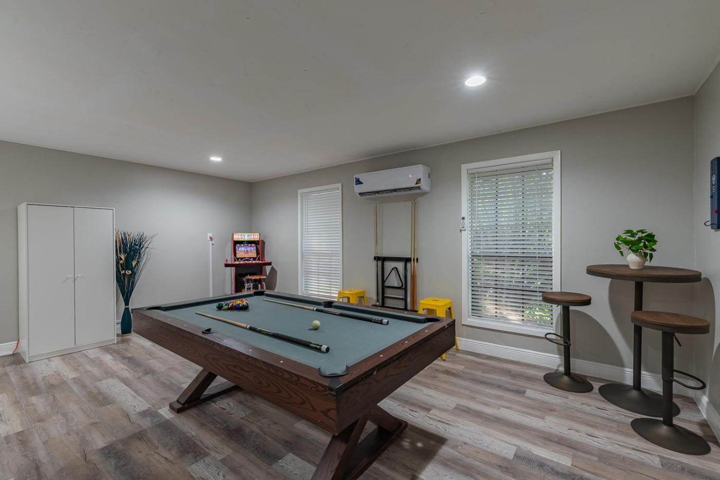 Fun 'N Sun Heated Pool & Gameroom By Fiesta Texas 샌안토니오 외부 사진